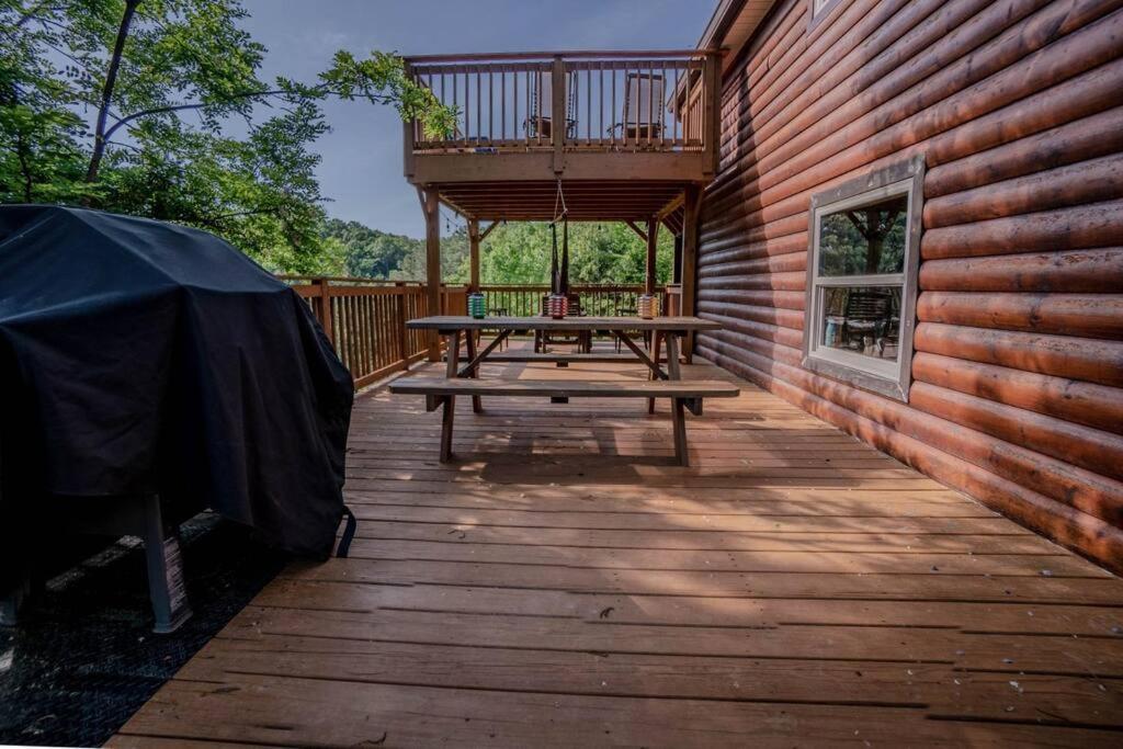 Smoke Rise Barn - Great Lake Front, Large Dock, 4Bdrm, Pool Table Villa Dandridge Exterior photo